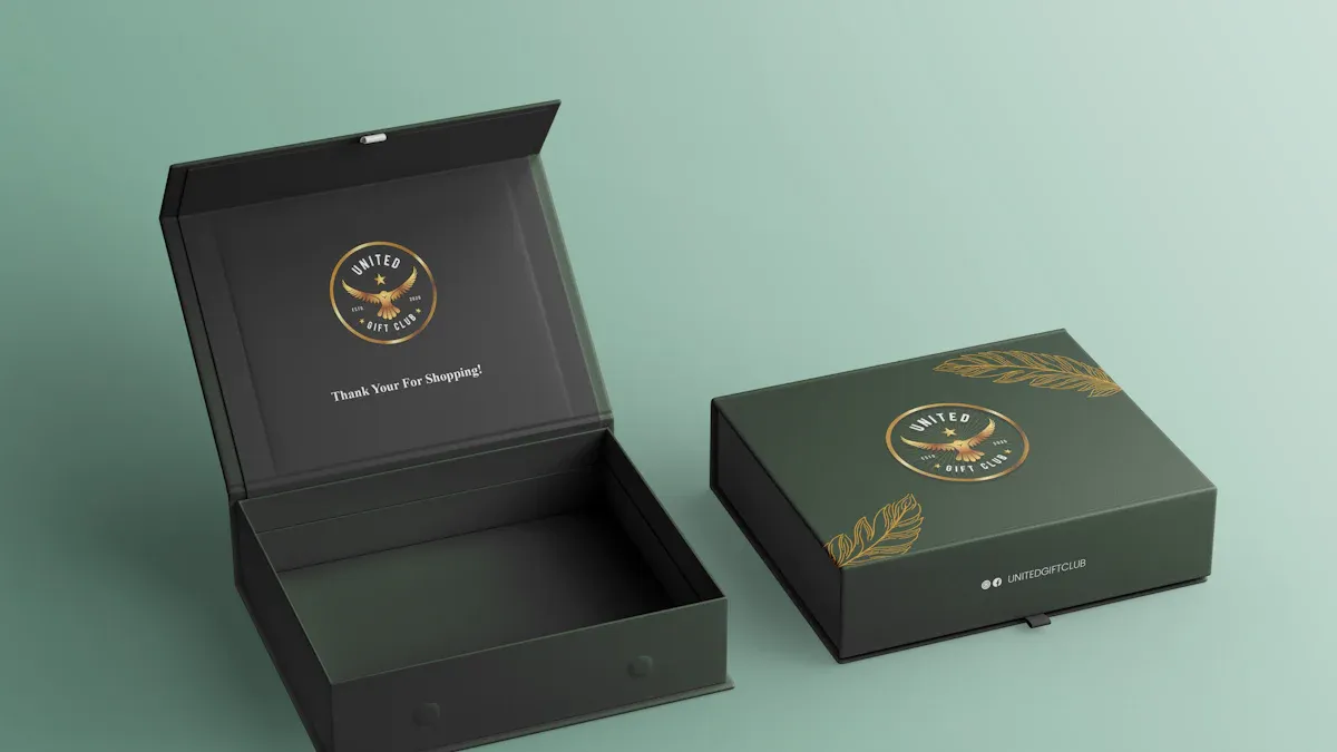 How packaging protects displays for luxury goods?