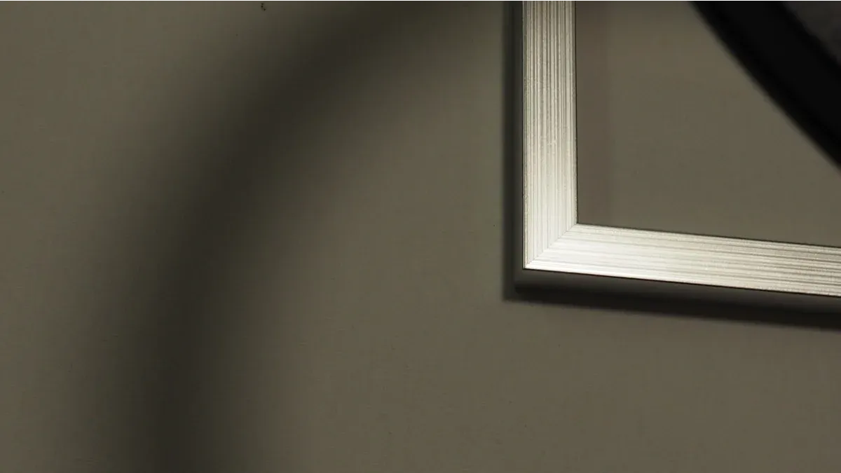 How a Floating Frame Creates the Illusion