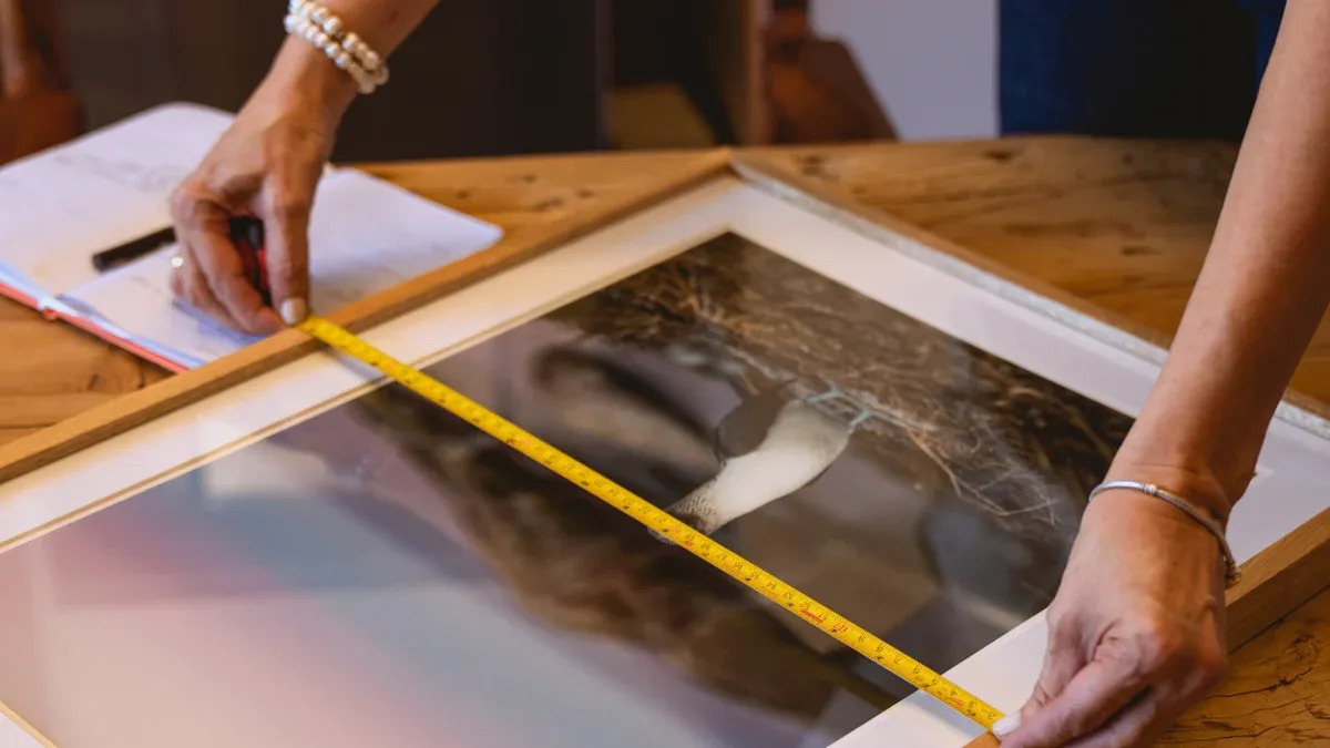 How to Choose Your Acrylic Picture Frame